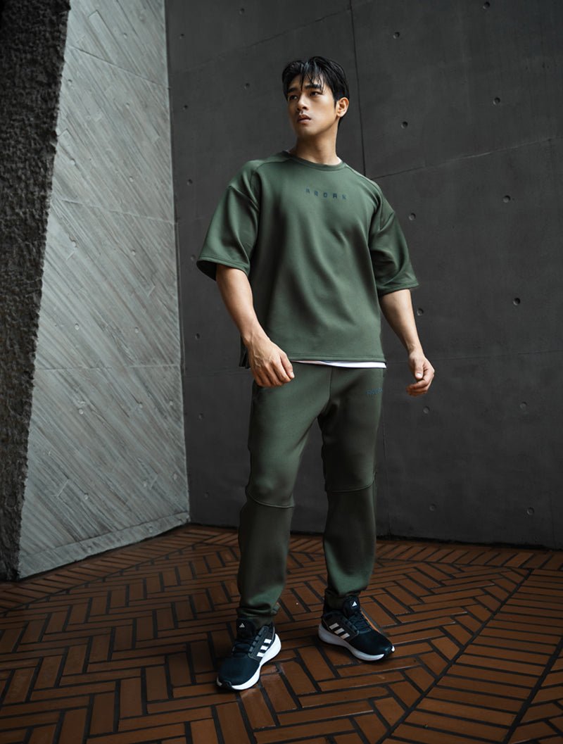 AirFlex™寬鬆剪接束口長褲 (墨綠) - AROAK 機能健身服飾 | 專為健人打造