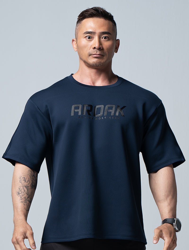 AirFlex™ AROAK OVERSIZED後袖剪接訓練上衣 (丈青) - AROAK 機能健身服飾 | 專為健人打造