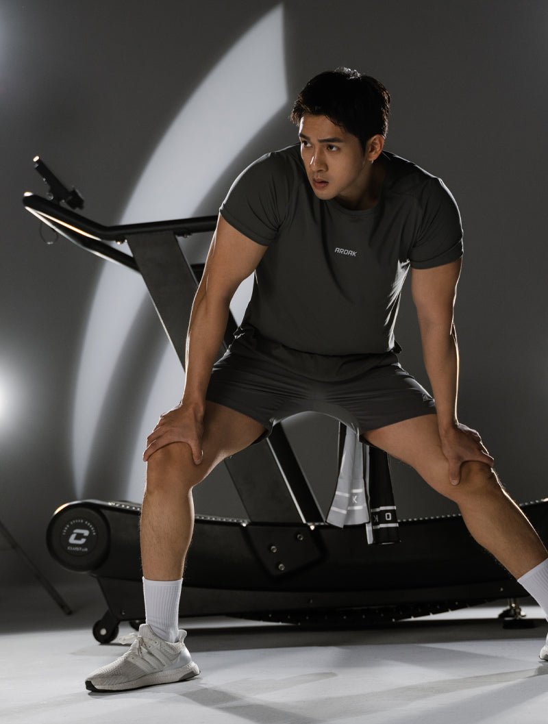 Airy™ 輕量機能疾速短袖上衣 (黑) - AROAK 機能健身服飾 | 專為健人打造