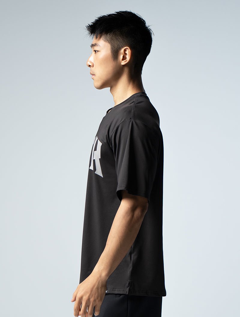 ArcTech™ OVERSIZED文字印花機能上衣 (黑) - AROAK 機能健身服飾 | 專為健人打造