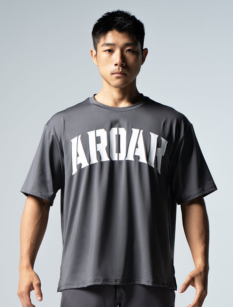 ArcTech™ OVERSIZED文字印花機能上衣 (鐵灰) - AROAK 機能健身服飾 | 專為健人打造
