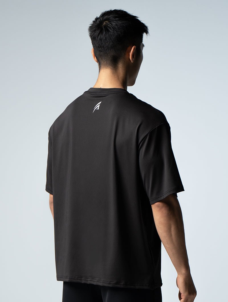 ArcTech™ OVERSIZED文字印花機能上衣 (黑) - AROAK 機能健身服飾 | 專為健人打造
