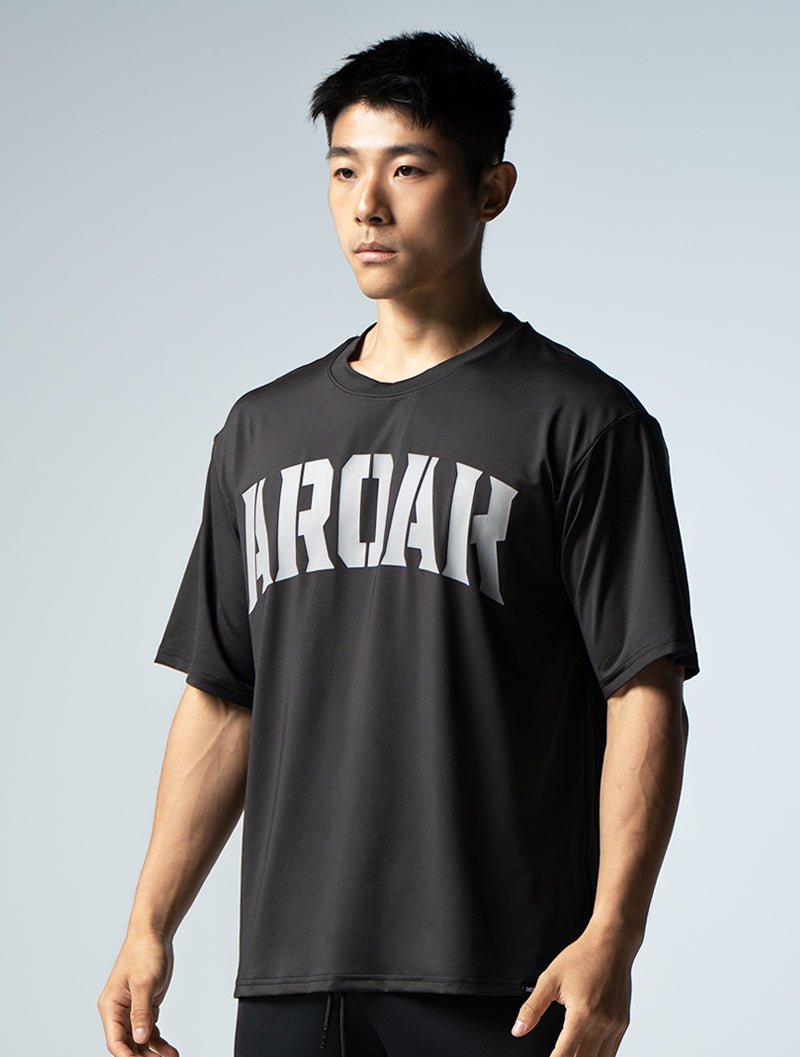 ArcTech™ OVERSIZED文字印花機能上衣 (黑) - AROAK 機能健身服飾 | 專為健人打造