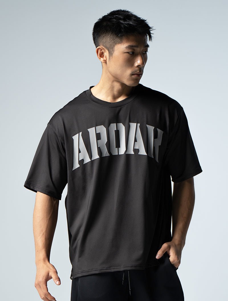 ArcTech™ OVERSIZED文字印花機能上衣 (黑) - AROAK 機能健身服飾 | 專為健人打造