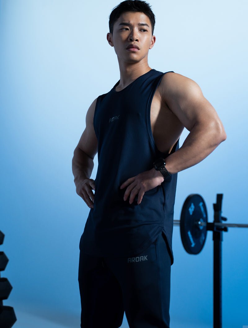 FluxFit™ 側開衩休閒背心 (黑) - AROAK 機能健身服飾 | 專為健人打造