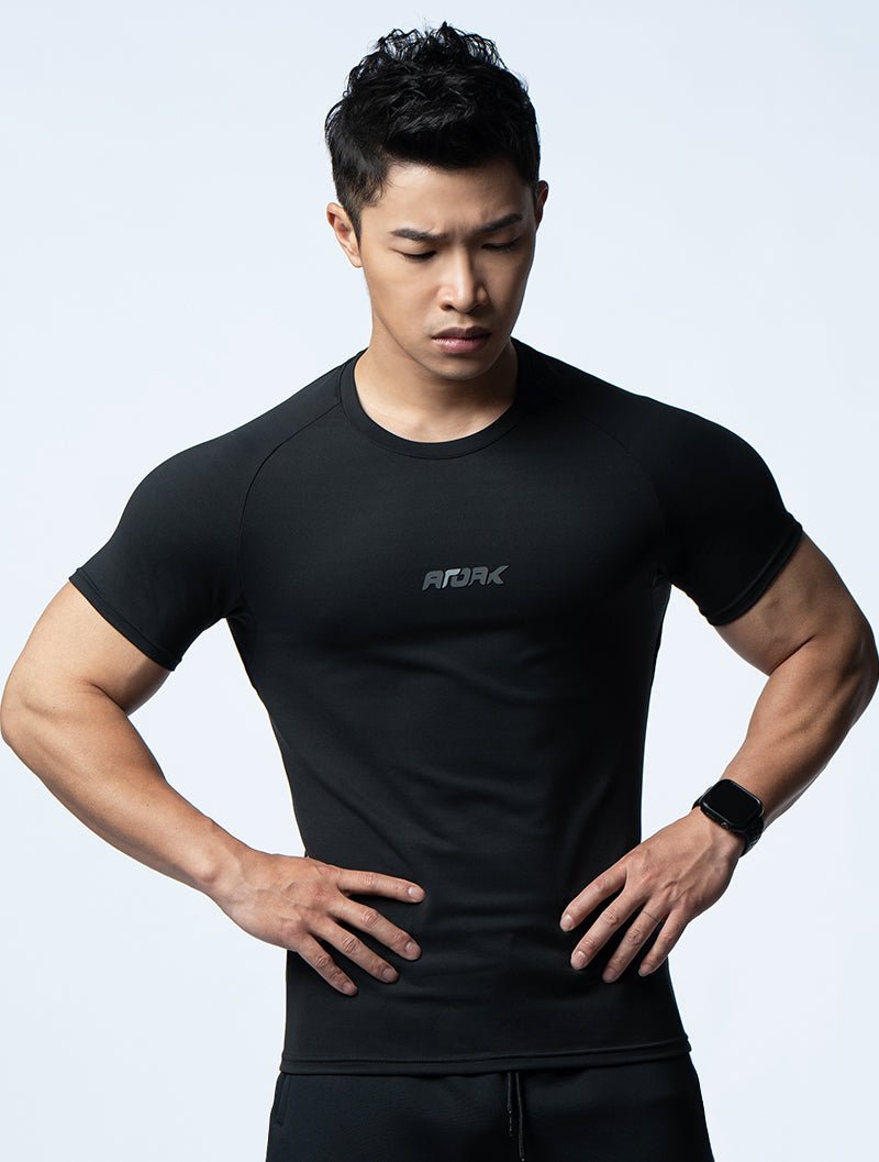 FluxFit™ 腋下拼接訓練上衣 (黑) - AROAK 機能健身服飾 | 專為健人打造