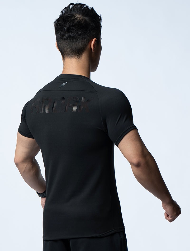 FluxFit™ 腋下拼接訓練上衣 (黑) - AROAK 機能健身服飾 | 專為健人打造