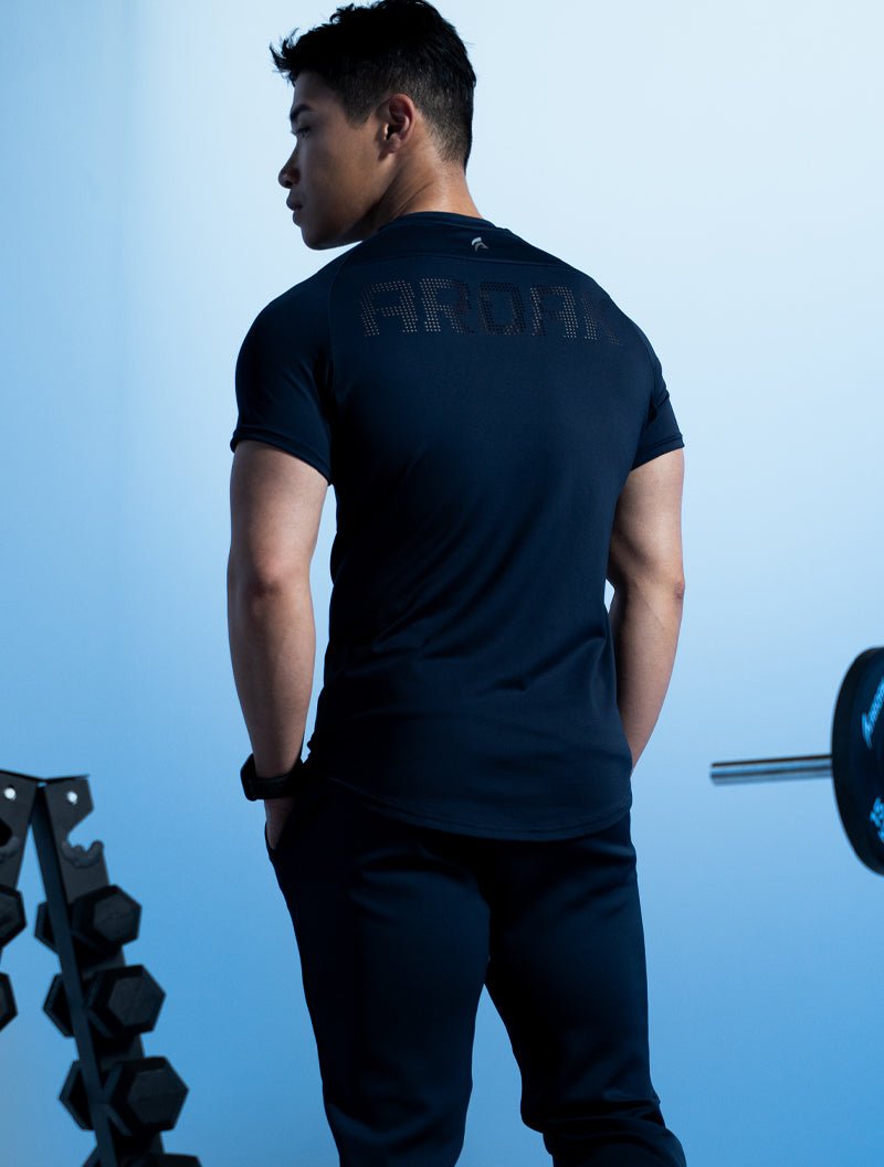 FluxFit™ 腋下拼接訓練上衣 (黑) - AROAK 機能健身服飾 | 專為健人打造