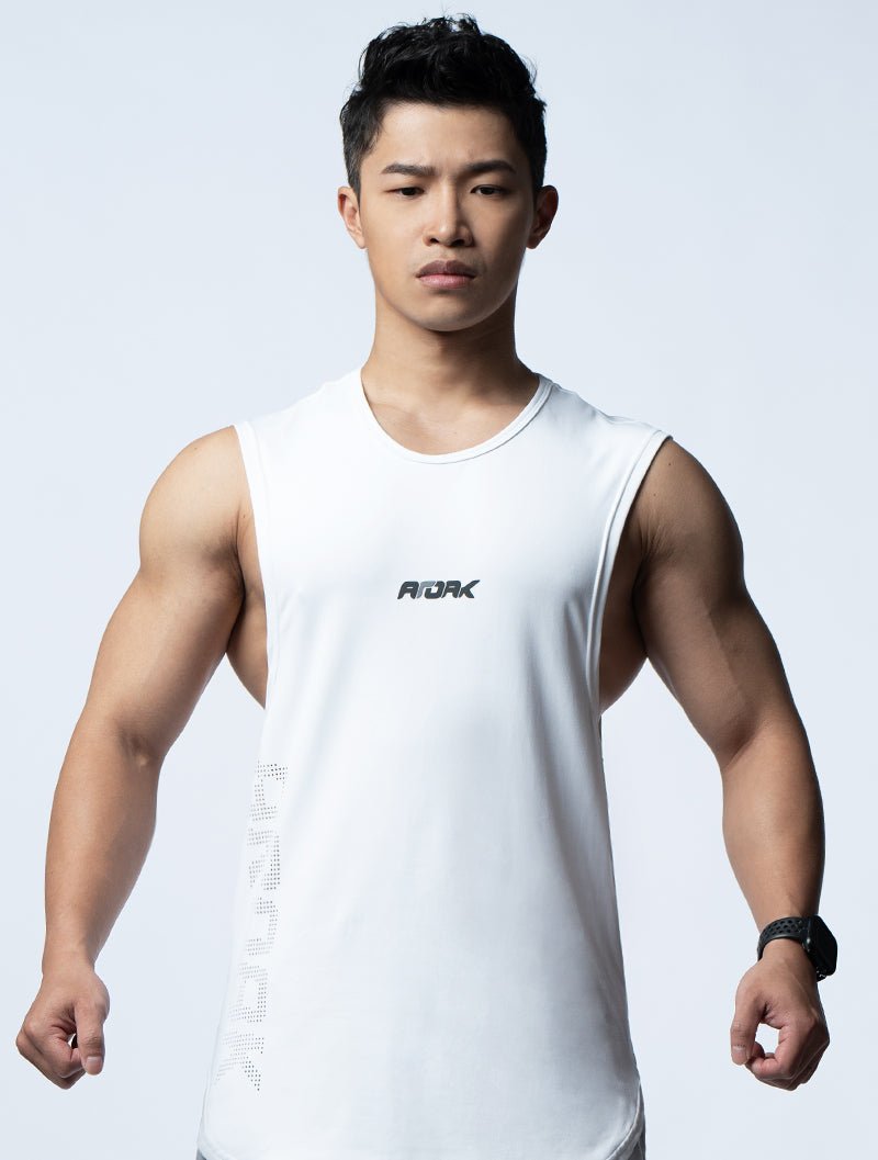 FluxFit™ 側開衩休閒背心 (白) - AROAK 機能健身服飾 | 專為健人打造