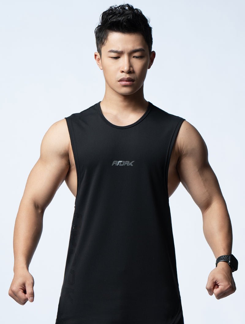 FluxFit™ 側開衩休閒背心 (黑) - AROAK 機能健身服飾 | 專為健人打造