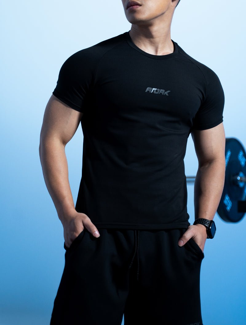 FluxFit™ 腋下拼接訓練上衣 (黑) - AROAK 機能健身服飾 | 專為健人打造