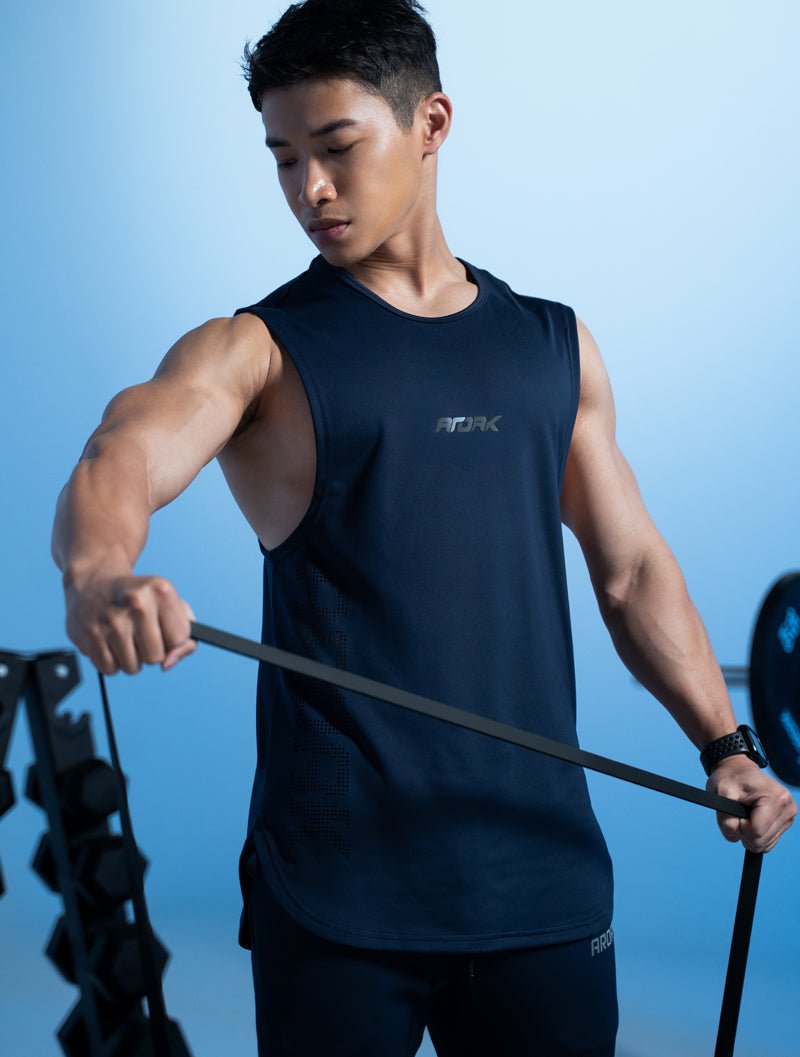 FluxFit™ 側開衩休閒背心 (黑) - AROAK 機能健身服飾 | 專為健人打造