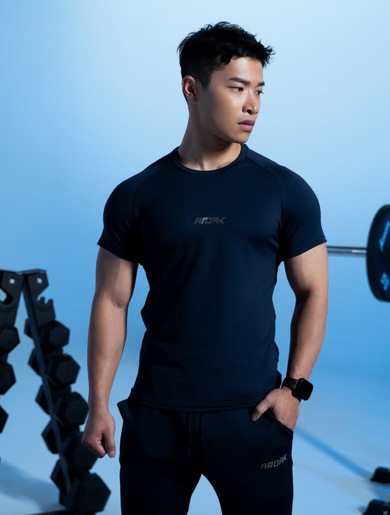 FluxFit™ 腋下拼接訓練上衣 (黑) - AROAK 機能健身服飾 | 專為健人打造