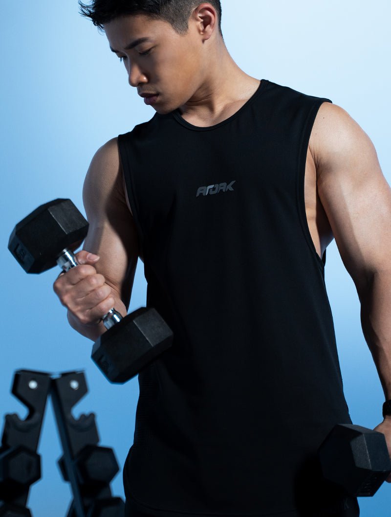 FluxFit™ 側開衩休閒背心 (黑) - AROAK 機能健身服飾 | 專為健人打造