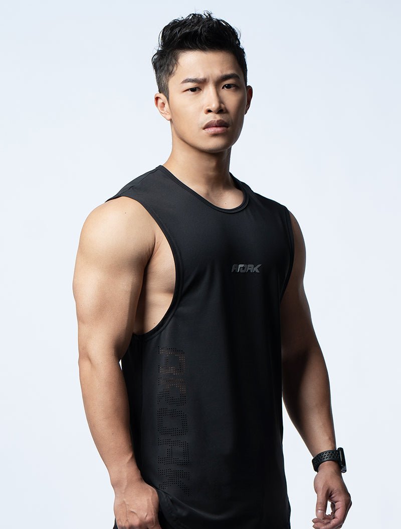FluxFit™ 側開衩休閒背心 (黑) - AROAK 機能健身服飾 | 專為健人打造