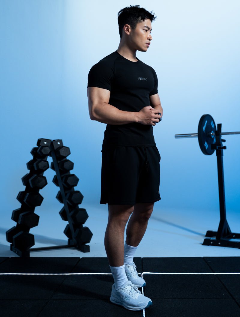 FluxFit™ 腋下拼接訓練上衣 (黑) - AROAK 機能健身服飾 | 專為健人打造