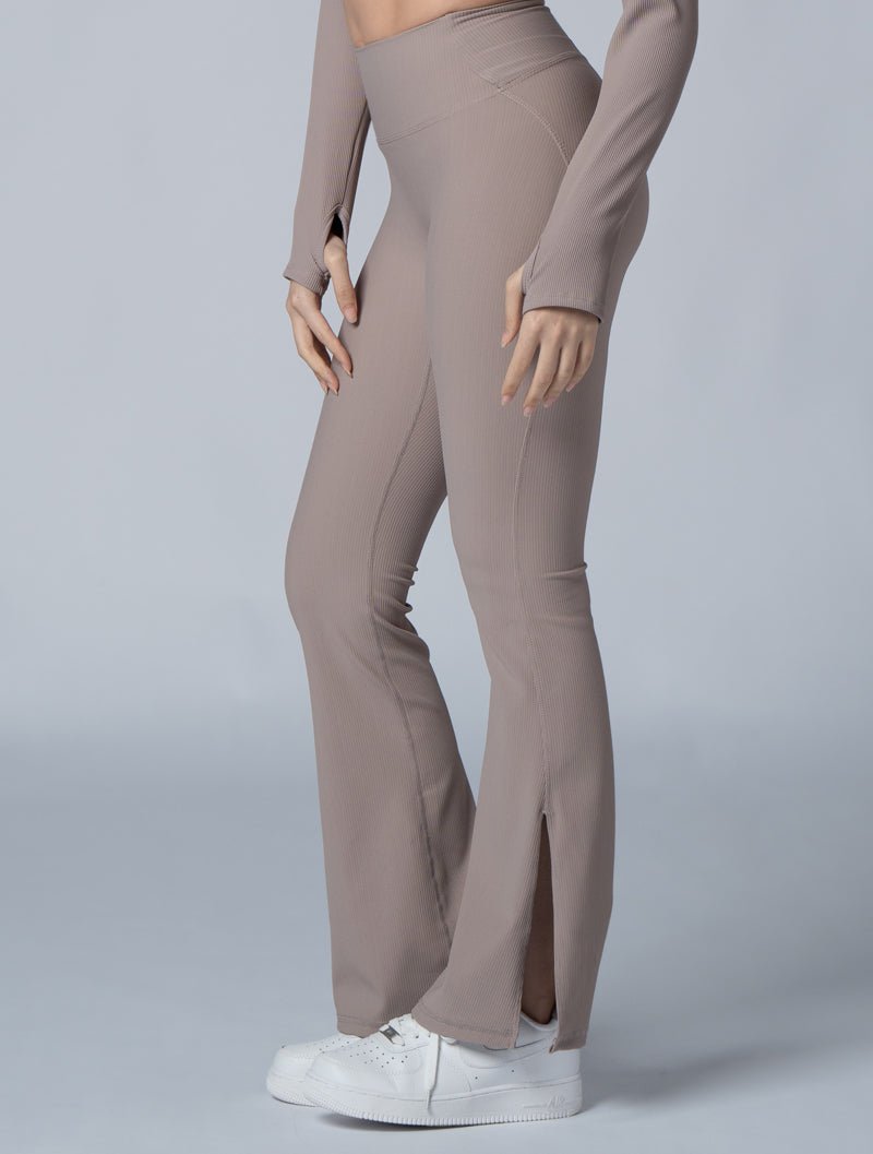 Lumin™S型蜜臀開衩喇叭瑜珈褲 24 - 2 (奶茶杏) - AROAK 機能健身服飾 | 專為健人打造