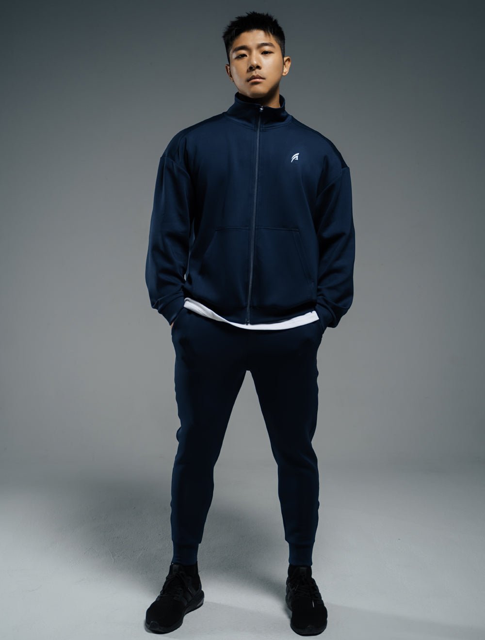 AirFlex™ 立領運動夾克 (黑) - AROAK 機能健身服飾 | 專為健人打造