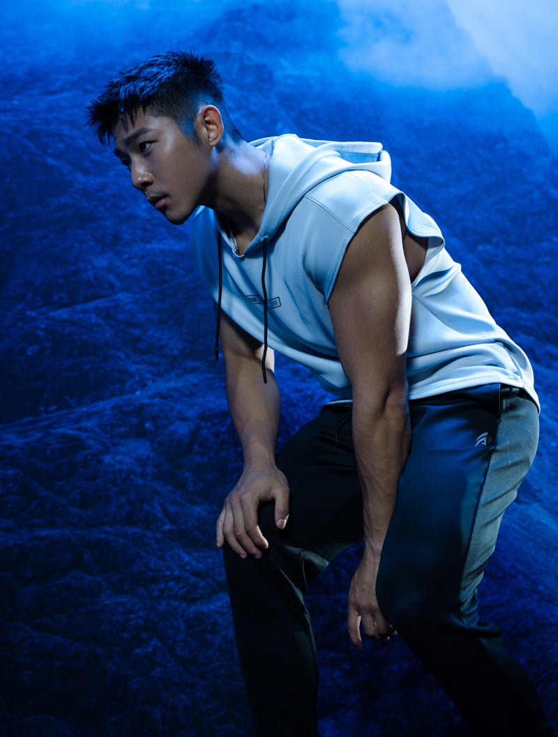 AirFlex™ 連帽寬肩背心 (黑) - AROAK 機能健身服飾 | 專為健人打造