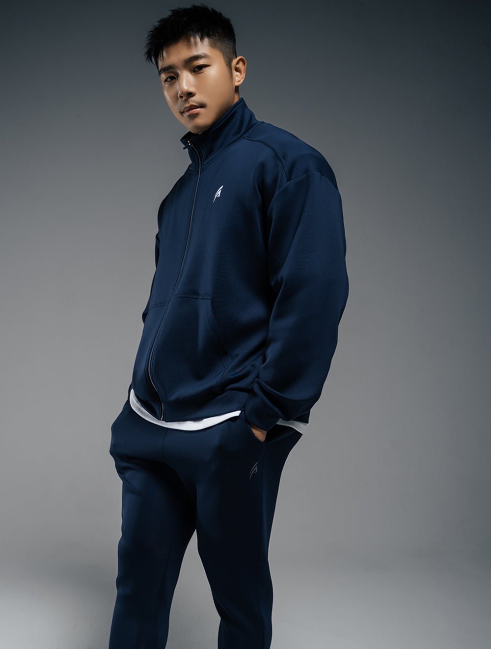 AirFlex™ 立領運動夾克 (黑) - AROAK 機能健身服飾 | 專為健人打造