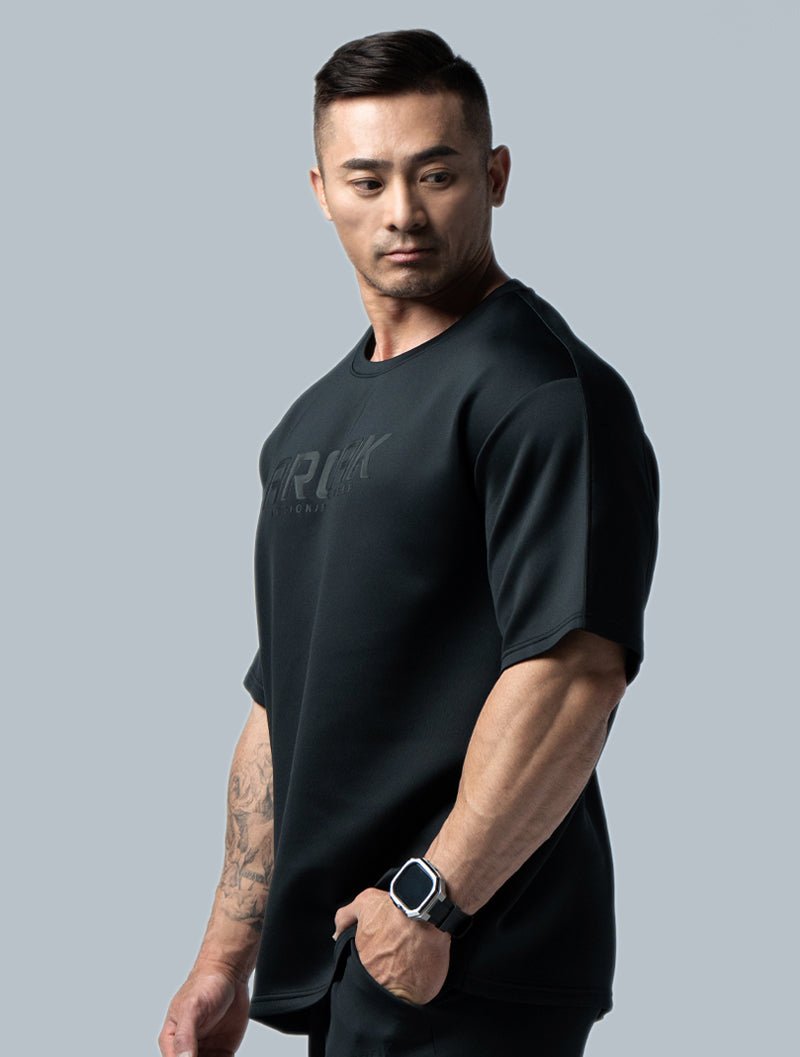 AirFlex™ AROAK OVERSIZED後袖剪接訓練上衣 (黑) - AROAK 機能健身服飾 | 專為健人打造