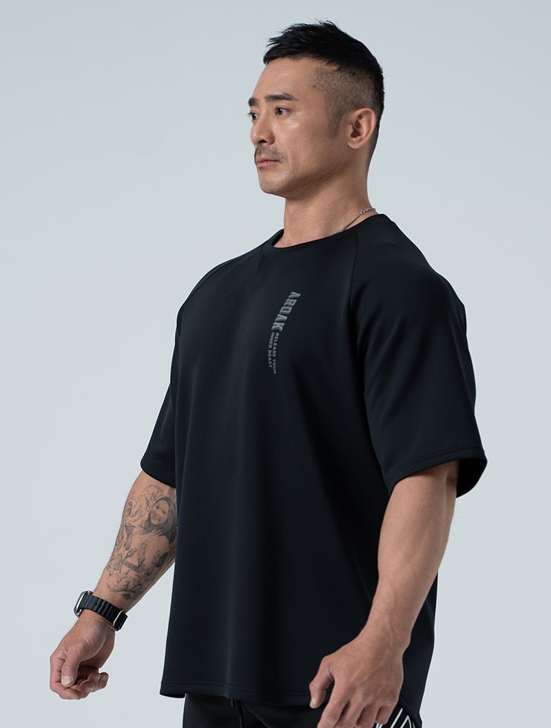 AirFlex™ 瞬息之戰 OVERSIZED 機能短袖上衣 (黑) (4/2 14:00 準時發售) - AROAK 機能健身服飾 | 專為健人打造