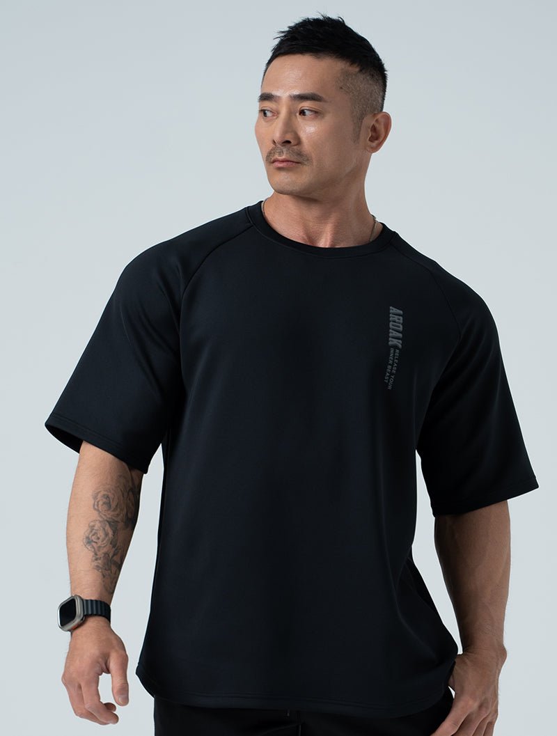 AirFlex™ 瞬息之戰 OVERSIZED 機能短袖上衣 (黑) (4/2 14:00 準時發售) - AROAK 機能健身服飾 | 專為健人打造