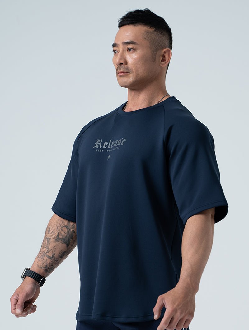 AirFlex™ 裂空之翼 OVERSIZED 機能短袖上衣 (丈青) (4/2 14:00 準時發售) - AROAK 機能健身服飾 | 專為健人打造