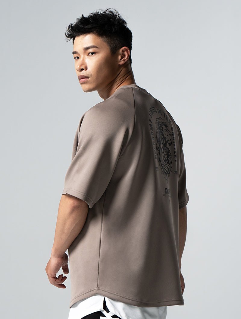 AirFlex™ OVERSIZED 戰神之巔拉克蘭袖上衣 (卡其) - AROAK 機能健身服飾 | 專為健人打造