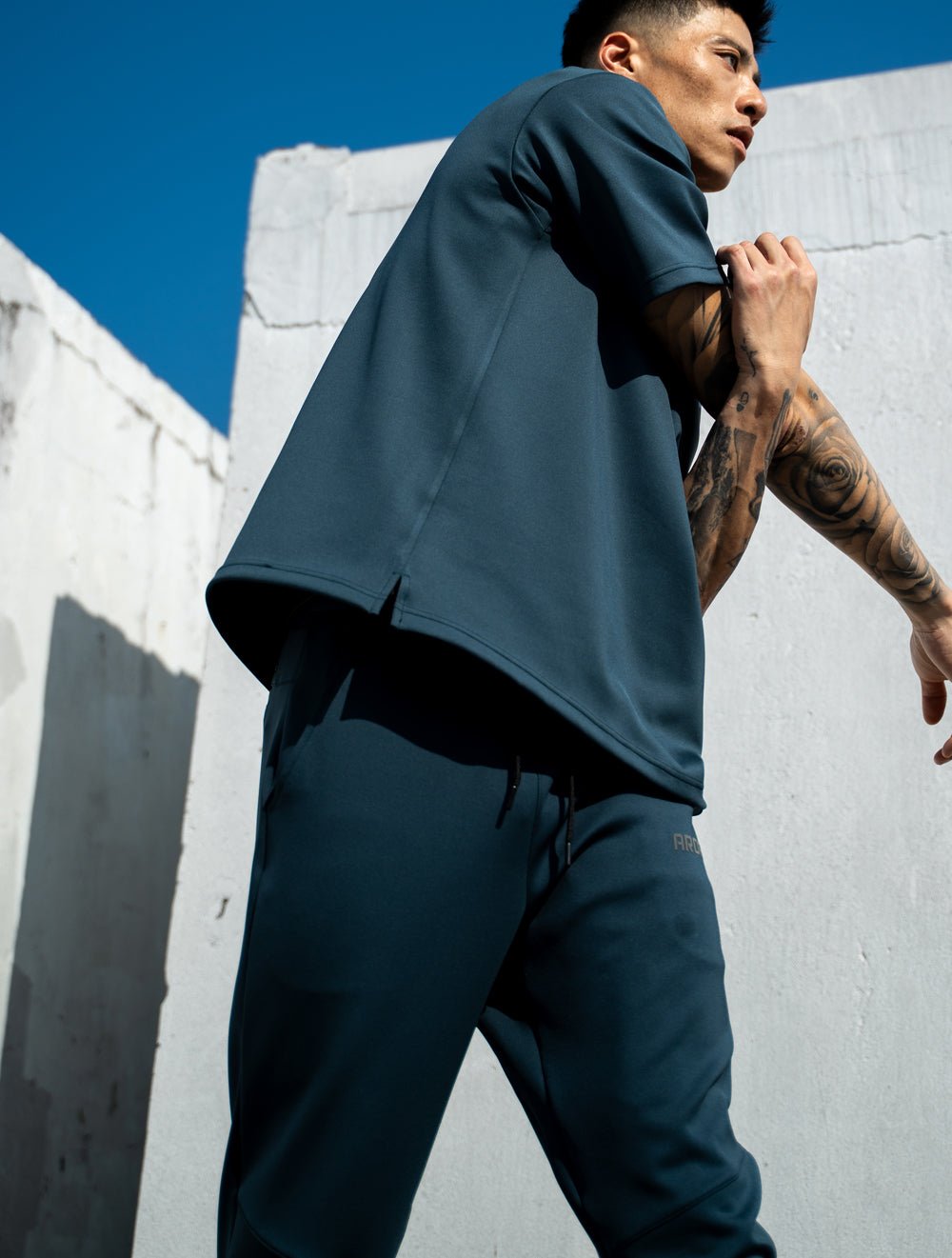 AirSculpt™ OVERSIZED 短袖上衣 (黑) - AROAK 機能健身服飾 | 專為健人打造