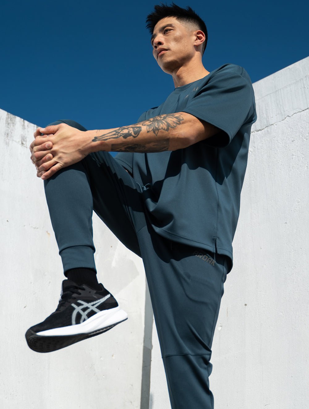 AirSculpt™ OVERSIZED 短袖上衣 (黑) - AROAK 機能健身服飾 | 專為健人打造