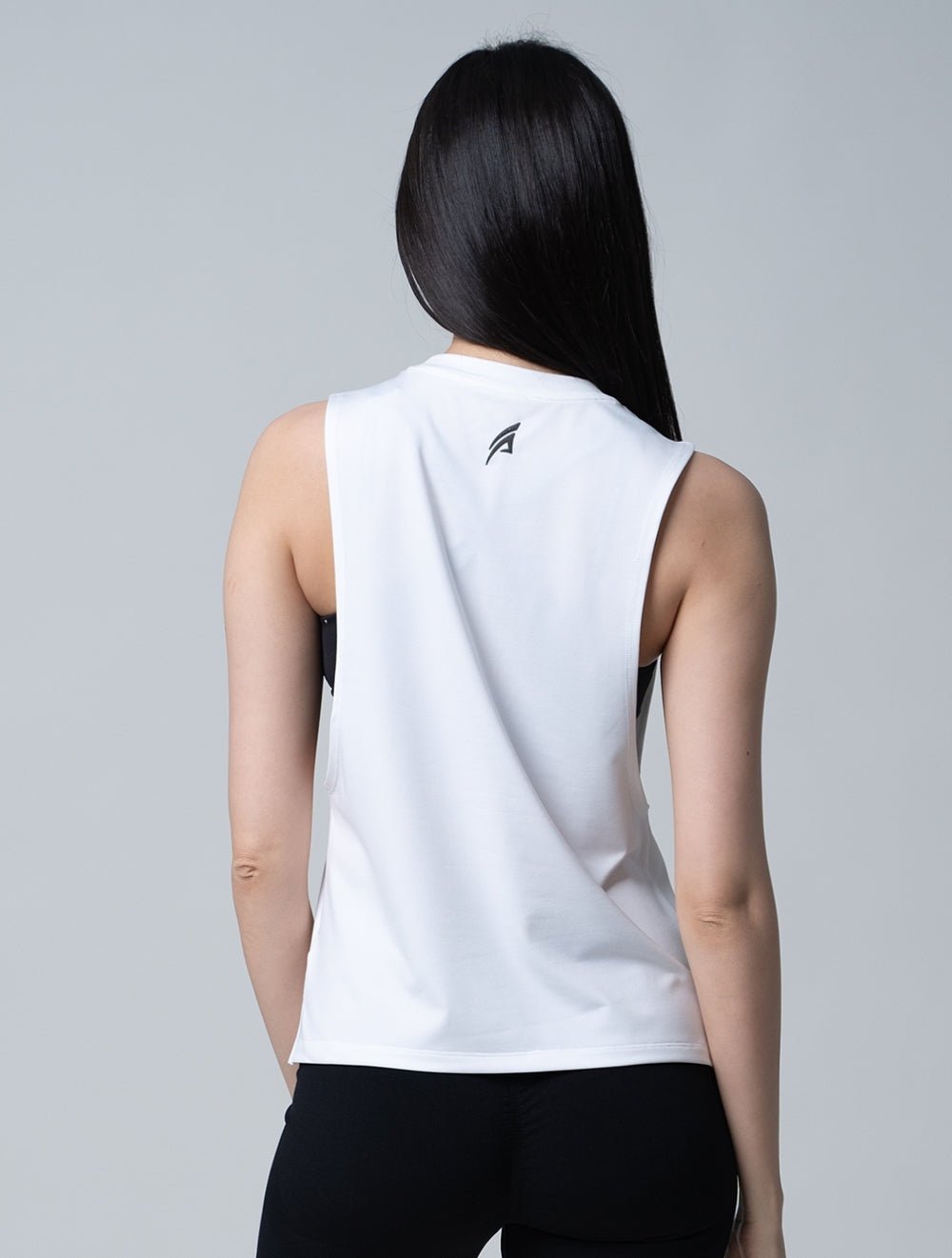 ArcTech™ 側挖開衩長版訓練背心 (白) - AROAK 機能健身服飾 | 專為健人打造