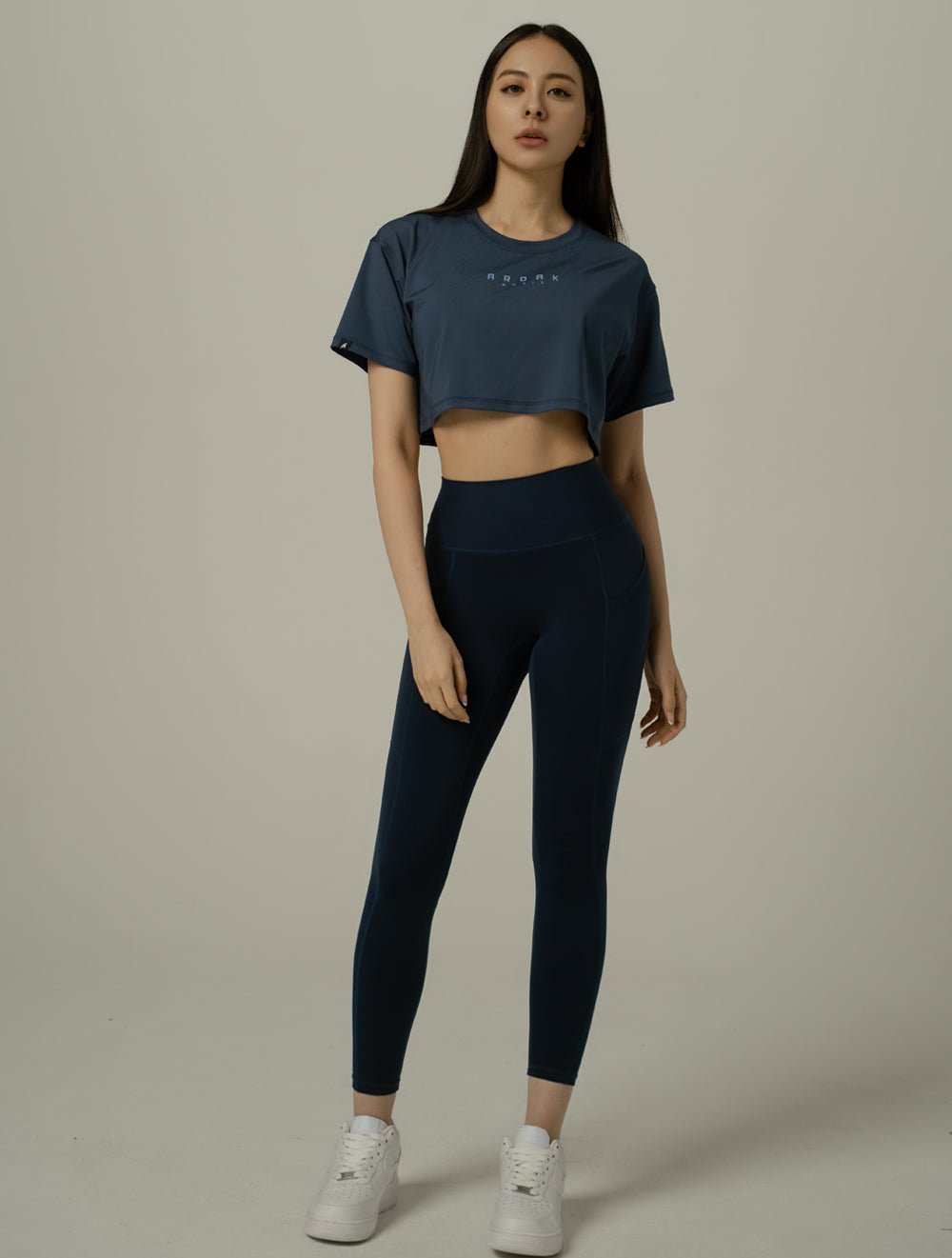 ArcTech™ 機能訓練寬鬆落肩短版上衣 (黑) - AROAK 機能健身服飾 | 專為健人打造