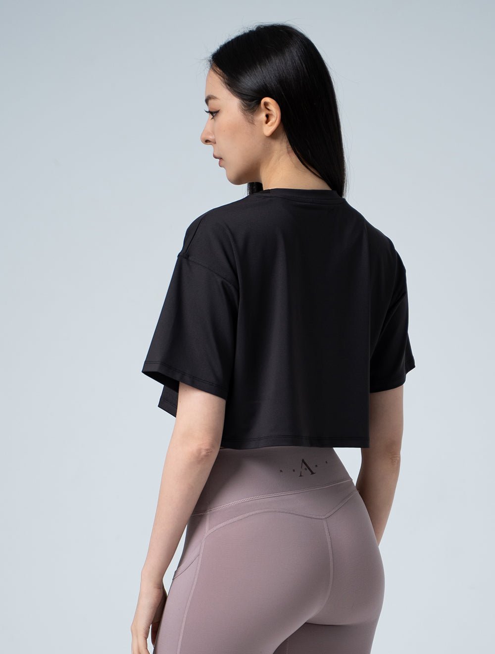 ArcTech™ 機能訓練寬鬆落肩短版上衣 (黑) - AROAK 機能健身服飾 | 專為健人打造