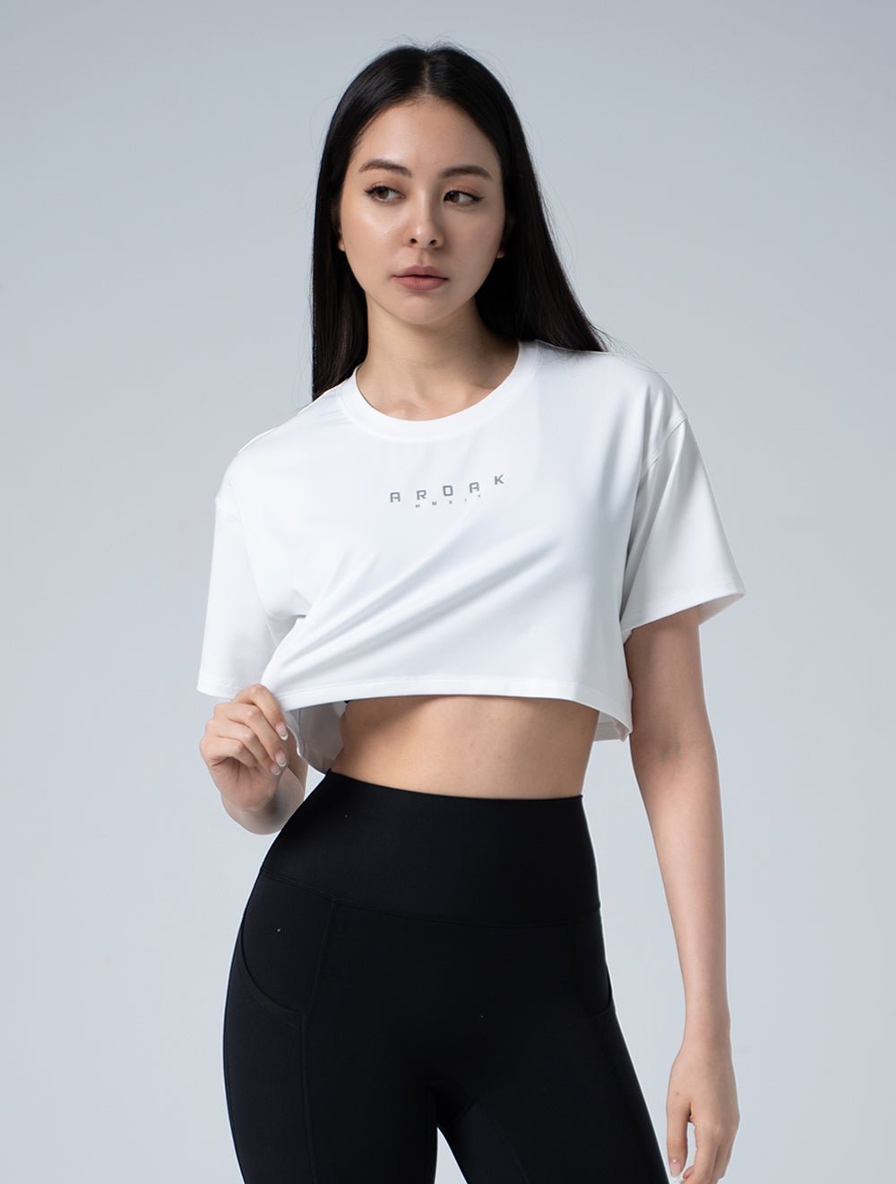 ArcTech™ 機能訓練寬鬆落肩短版上衣 (白) - AROAK 機能健身服飾 | 專為健人打造