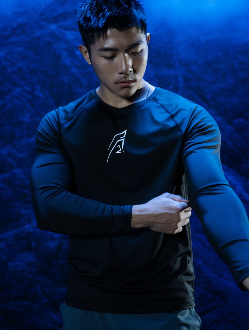ArcTech™ 極簡核心拉克蘭袖機能上衣 (黑) - AROAK 機能健身服飾 | 專為健人打造