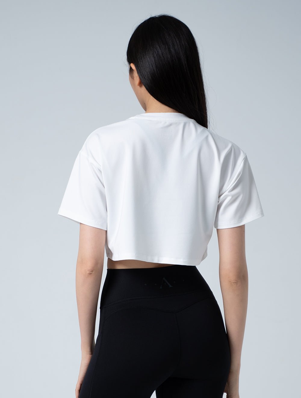 ArcTech™ 機能訓練寬鬆落肩短版上衣 (白) - AROAK 機能健身服飾 | 專為健人打造