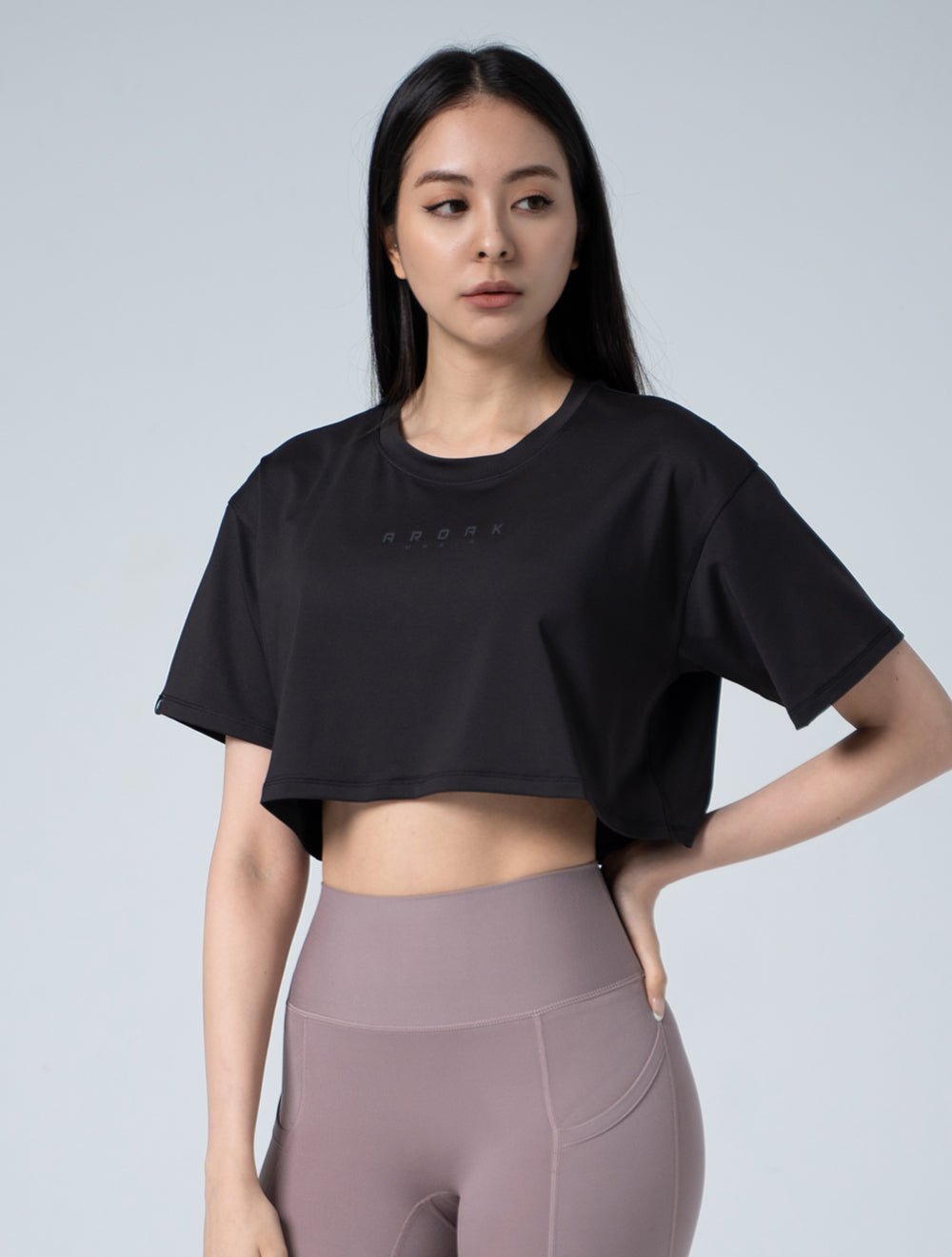 ArcTech™ 機能訓練寬鬆落肩短版上衣 (黑) - AROAK 機能健身服飾 | 專為健人打造