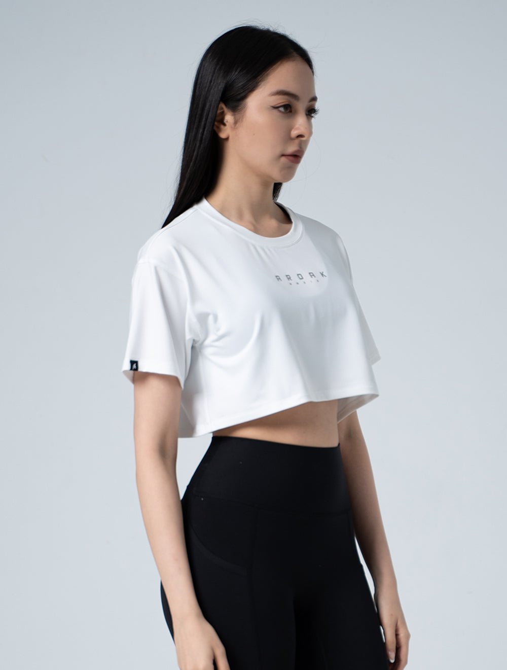 ArcTech™ 機能訓練寬鬆落肩短版上衣 (白) - AROAK 機能健身服飾 | 專為健人打造