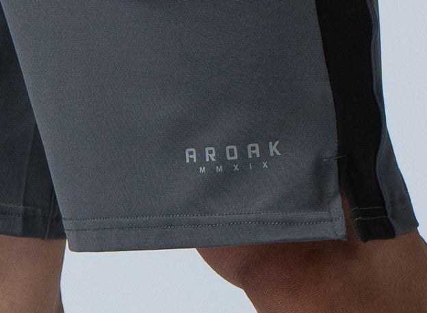 ArcTech™ - BTH機能弧形拼接短褲 (鐵灰) - AROAK 機能健身服飾 | 專為健人打造