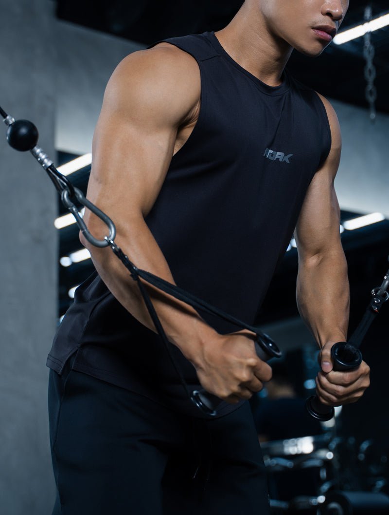 ArcTech™ Essential 剪接弧襬背心 (黑) - AROAK 機能健身服飾 | 專為健人打造