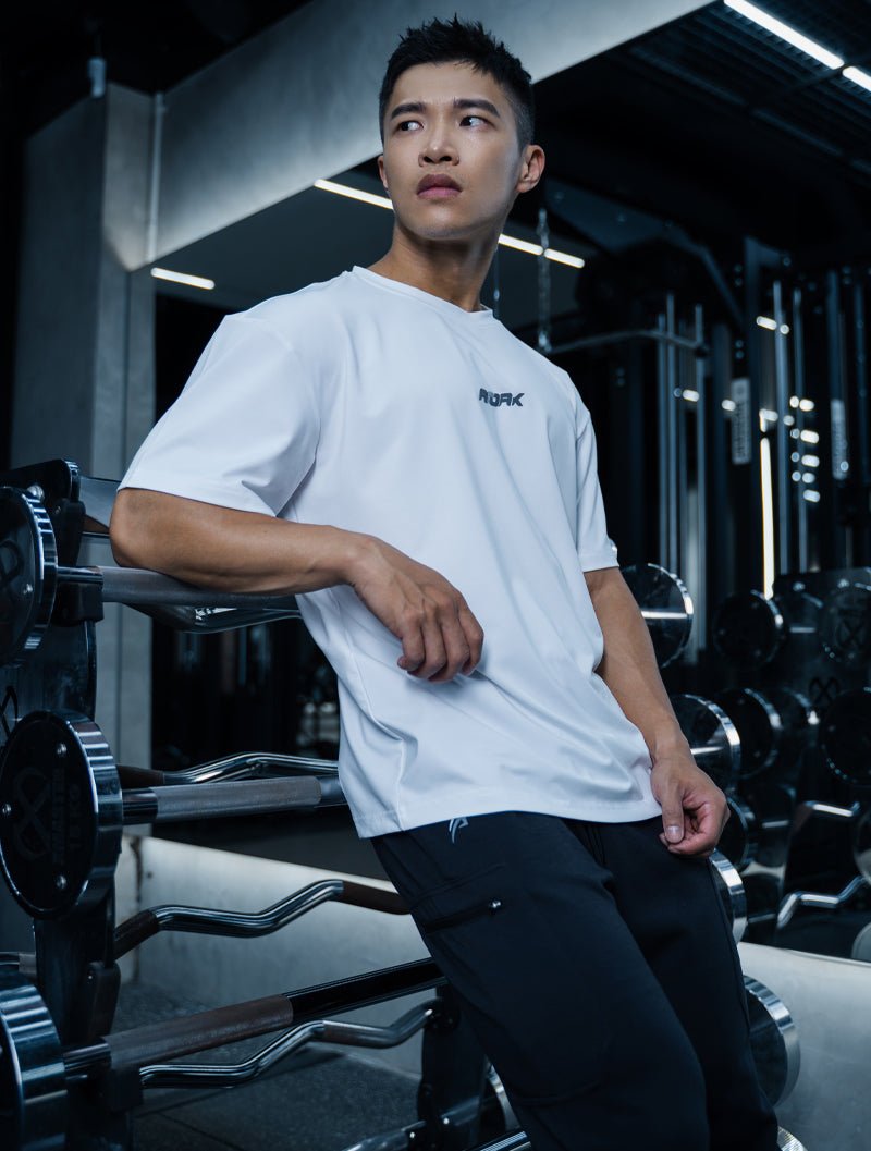 ArcTech™ Essential Oversized Fit 短袖上衣 (白) – AROAK 機能健身服飾 | 專為健人打造