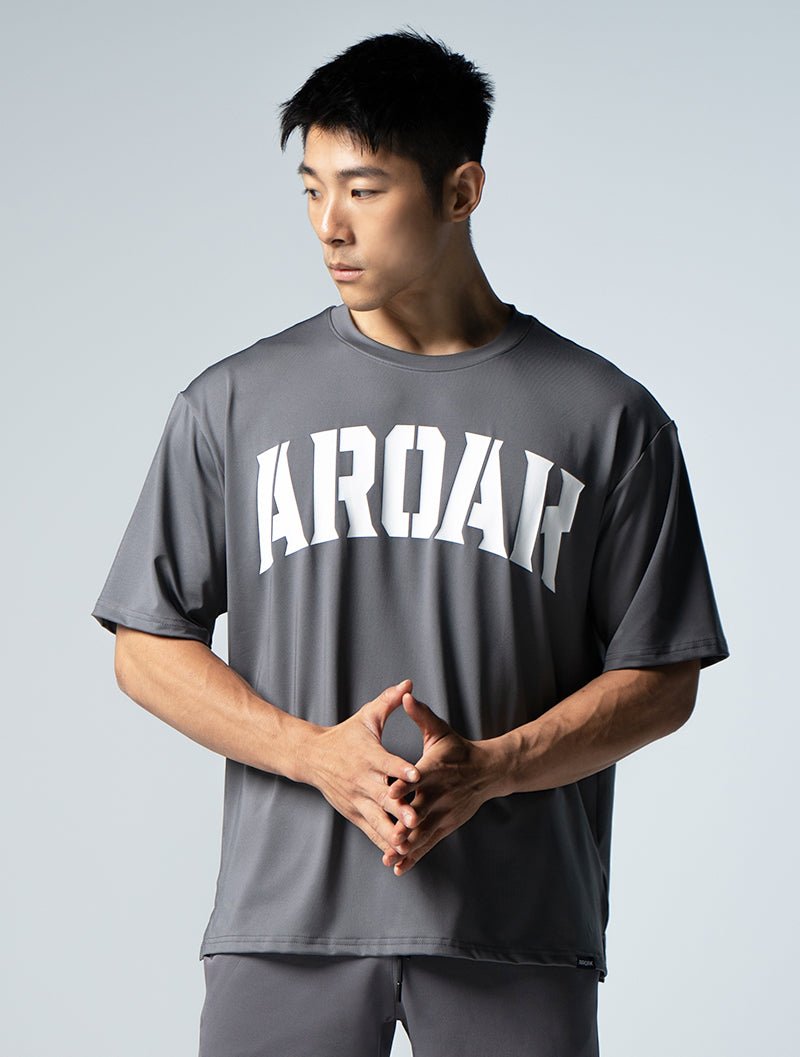 ArcTech™ OVERSIZED文字印花機能上衣 (鐵灰) - AROAK 機能健身服飾 | 專為健人打造