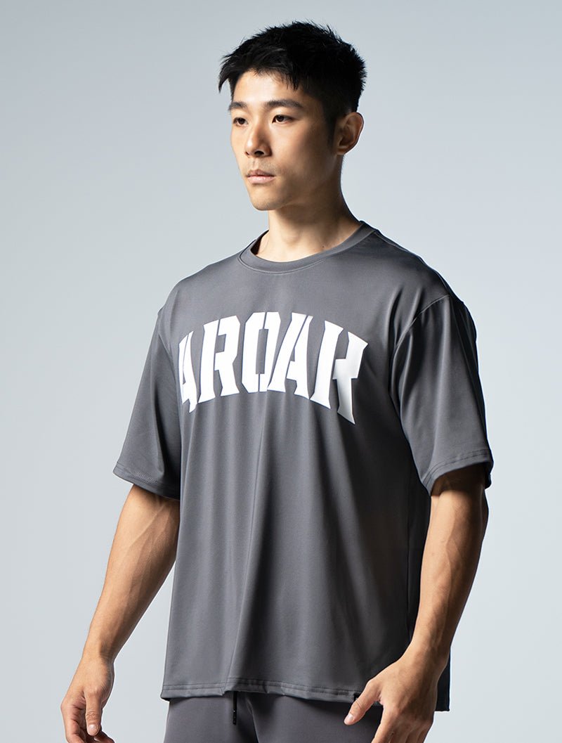 ArcTech™ OVERSIZED文字印花機能上衣 (鐵灰) - AROAK 機能健身服飾 | 專為健人打造
