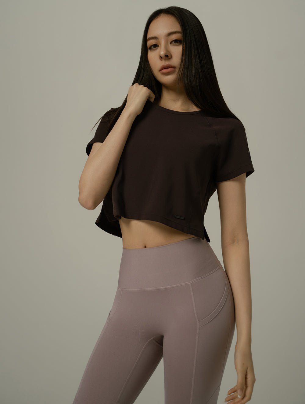 FluxFit™ 拉克蘭袖剪接短版上衣25 - 2 (黑) - AROAK 機能健身服飾 | 專為健人打造