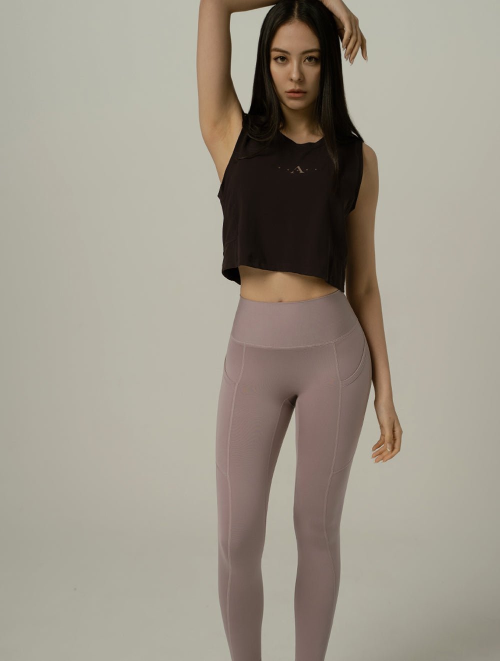 FluxFit™ 寬肩剪接短版背心25 - 2 (黑) - AROAK 機能健身服飾 | 專為健人打造