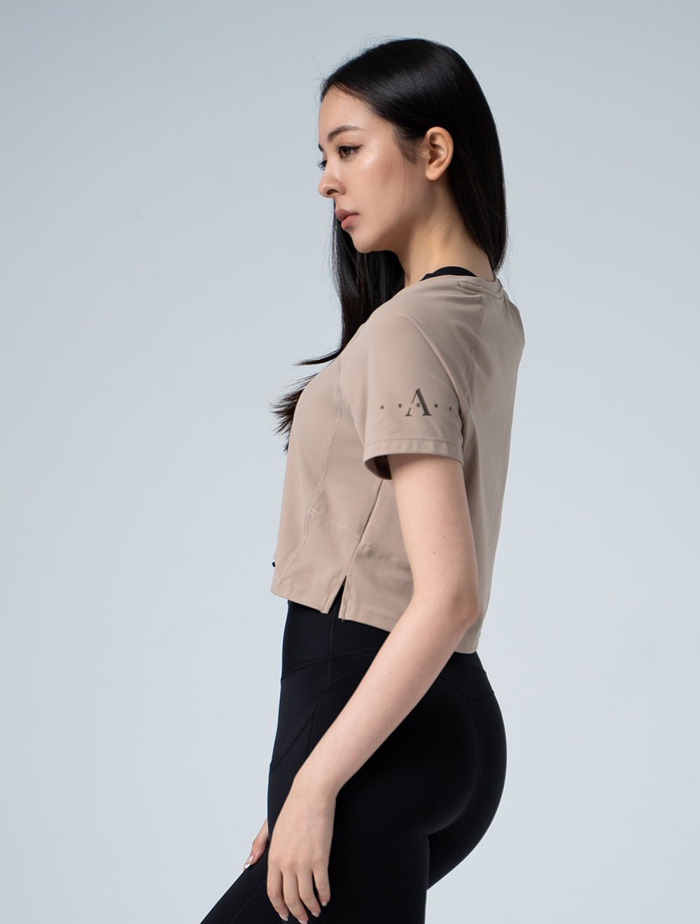 FluxFit™ 拉克蘭袖剪接短版上衣25 - 2 (荳寇棕) - AROAK 機能健身服飾 | 專為健人打造