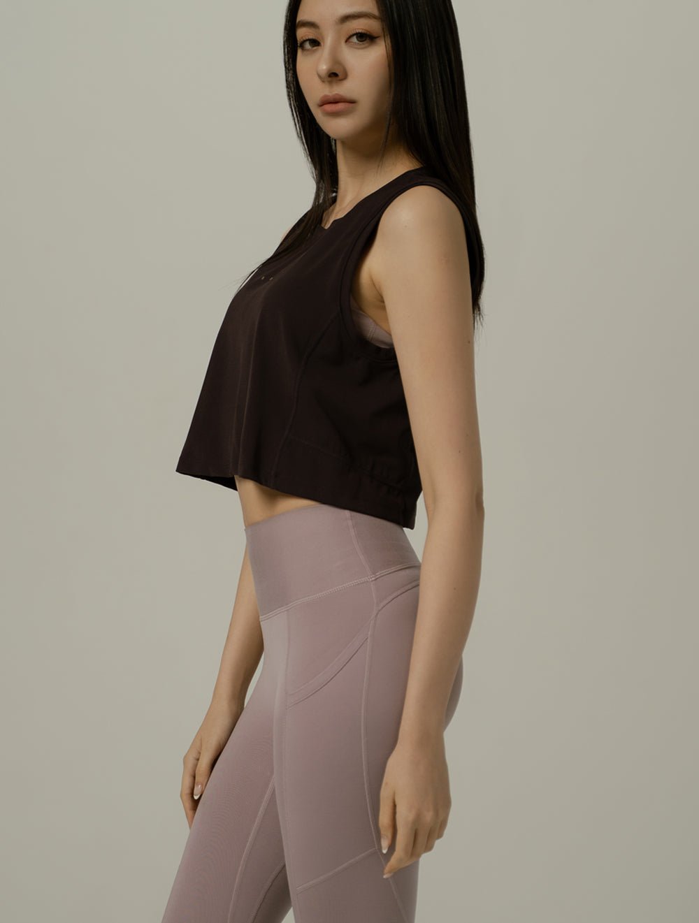 FluxFit™ 寬肩剪接短版背心25 - 2 (黑) - AROAK 機能健身服飾 | 專為健人打造