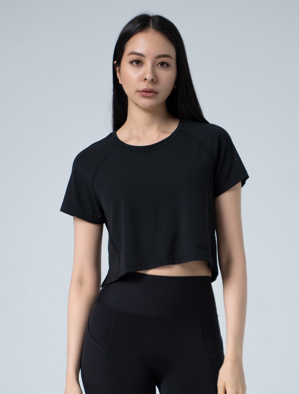 FluxFit™ 拉克蘭袖剪接短版上衣25 - 2 (黑) - AROAK 機能健身服飾 | 專為健人打造