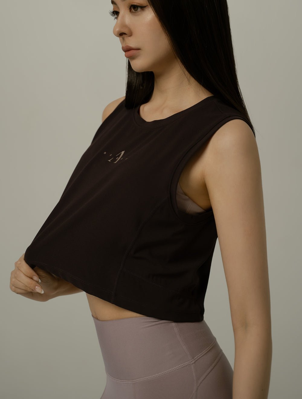 FluxFit™ 寬肩剪接短版背心25 - 2 (黑) - AROAK 機能健身服飾 | 專為健人打造